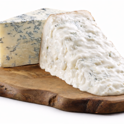 Kremowy ser Gorgonzola DOP z widoczną pleśnią