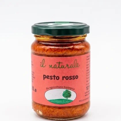 zklany słoik z organicznym czerwonym pesto rosso 'il naturale' (z certyfikatem bio) na białym tle.
